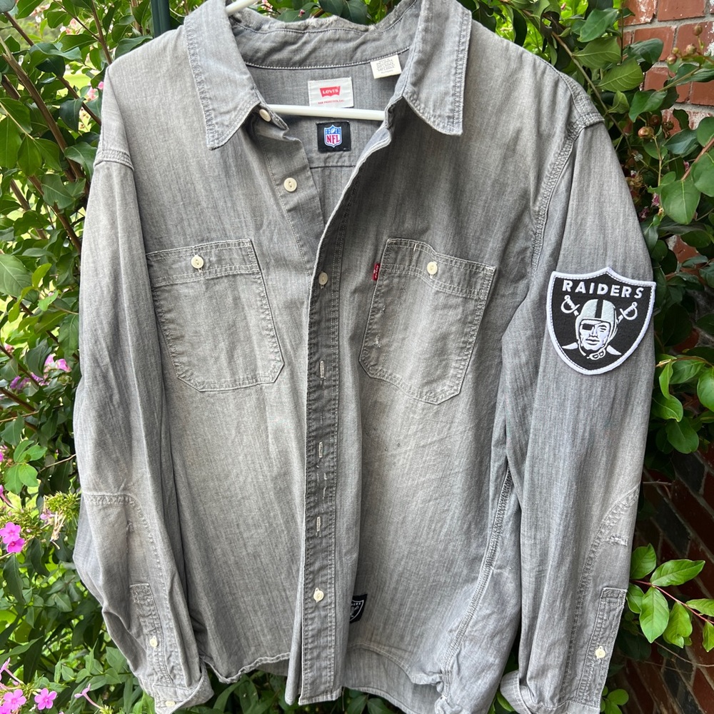 Men’s Raiders Levi’s/NFL button up